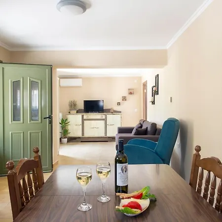 Garbis Garden View Apartment *