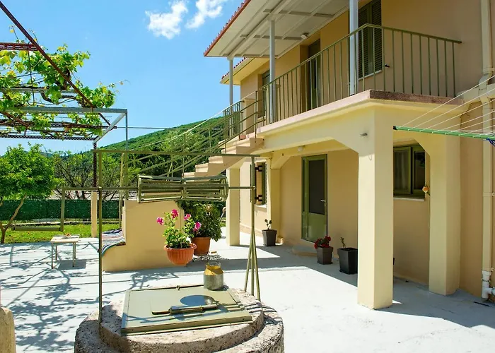 Apartment Garbis Garden View *