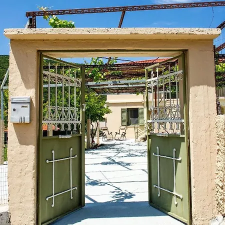 דירה Garbis Garden View *